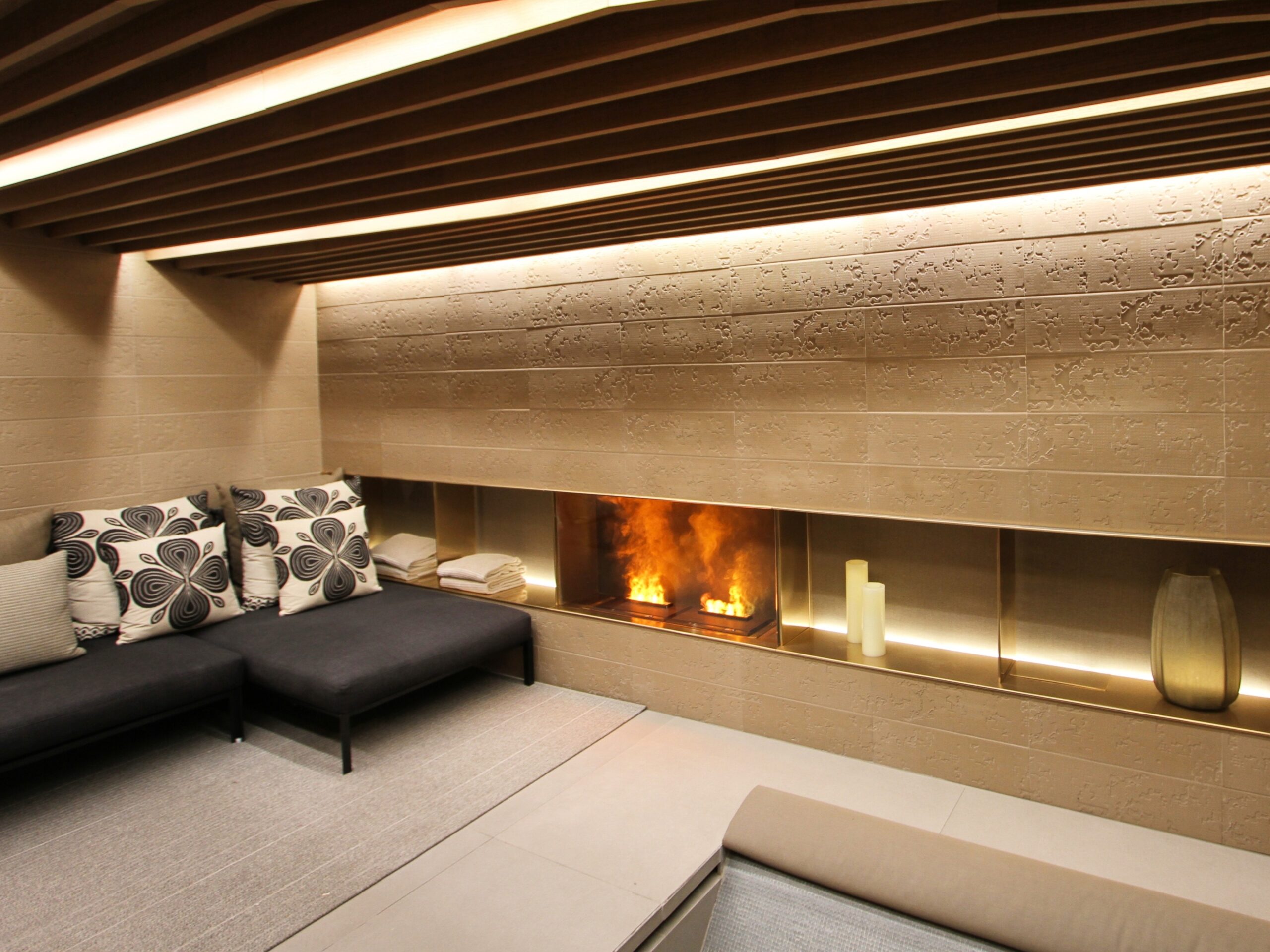 MAISON FIRE electric water fireplace model BRACE 40 LED METAL - Image 6