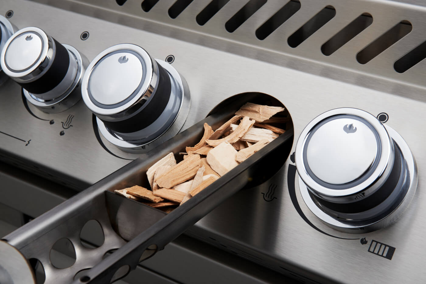 NAPOLEON Prestige Pro™ 665 RB Built-in Gas Barbecue - Image 4