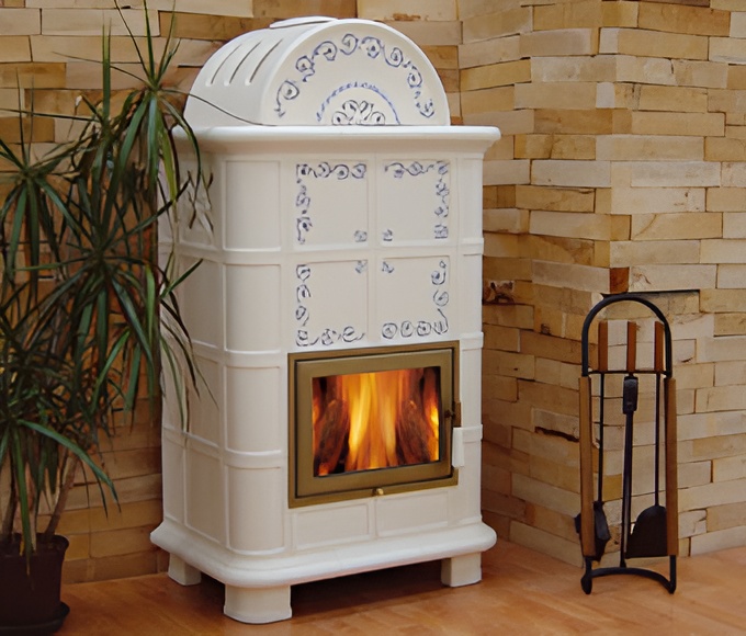 Stufa a legna in ceramica beige con fiori pesca PATERNO modello STUBE 4 12 kW
