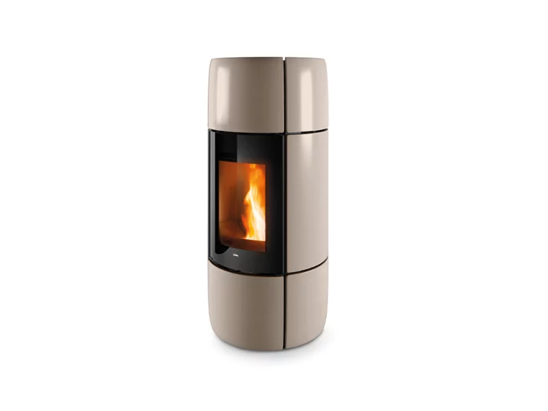 Stufa a pellet MCZ modello CURVE AIR MATIC 8 CORE UP
