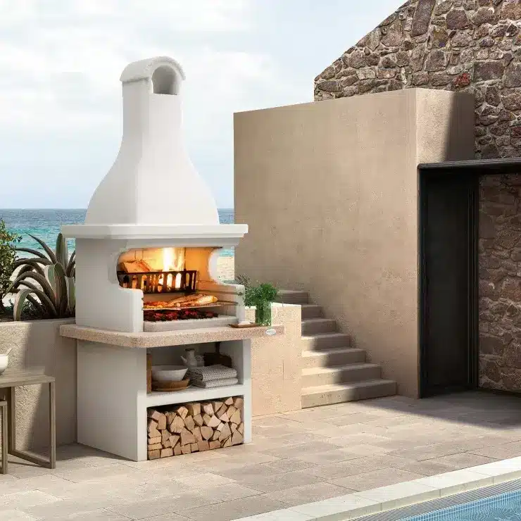 Barbecue in muratura con forno a cupola accanto a una scala