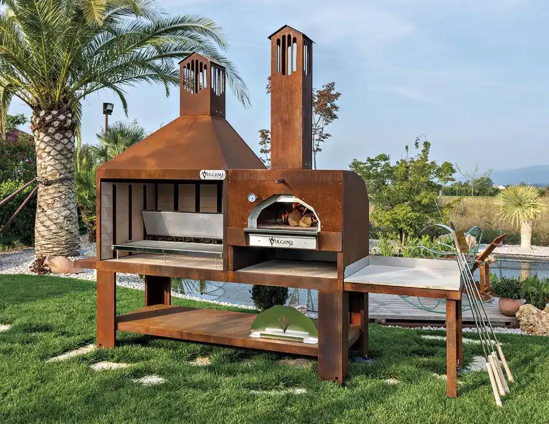 Forno a legna e cucina da esterno in corten